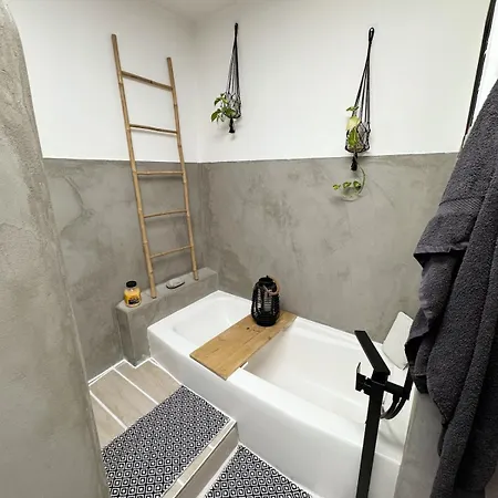 וילה Cosy 6 Pers Avec Billard ,piscine ,jacuzzi Et Jardin *