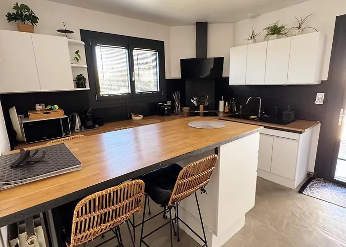 Cosy 6 Pers Avec Billard ,piscine ,jacuzzi Et Jardin Vila *
